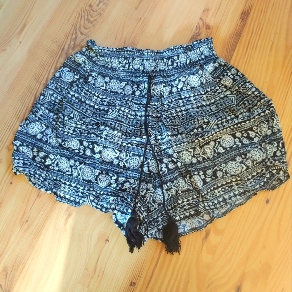 Exhilaration | Stretchy High·Waisted Floral Shorts